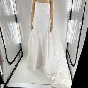 VTG Mary’s Classic 90's Wedding Gown w/Matching Beaded Wrap & White Veil w/Satin